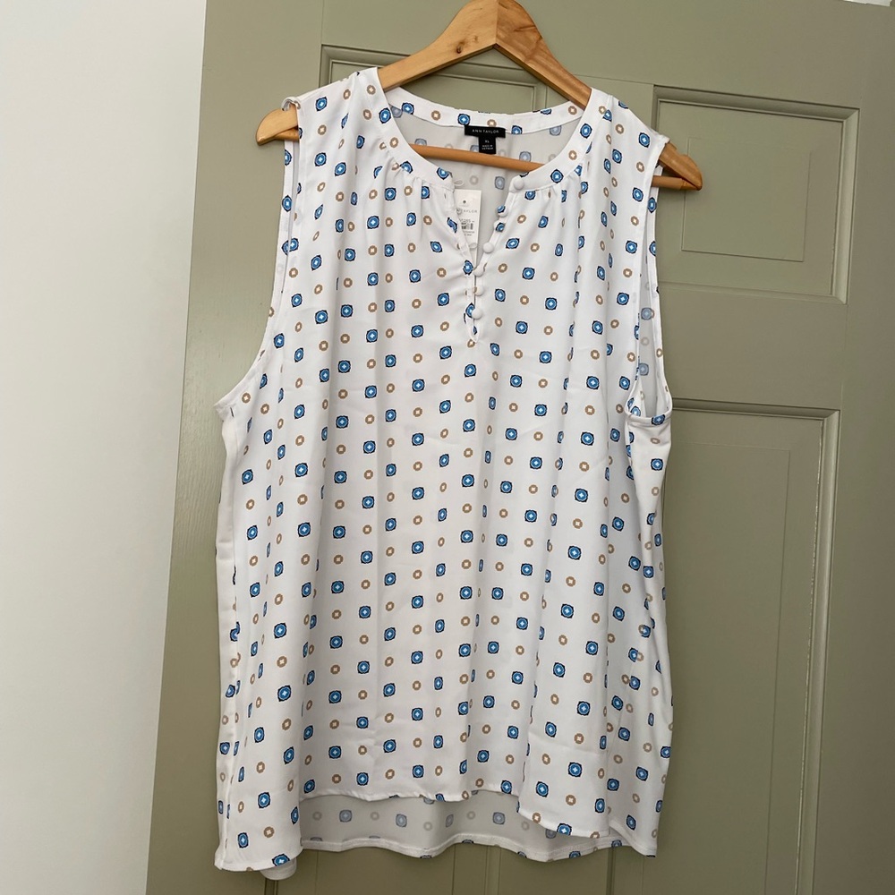 Ann Taylor White Sleeveless Henley with Blue Dot Print